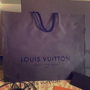 🛑SOLD LOCAL🛑Louis Vuitton large paper shopping  bag